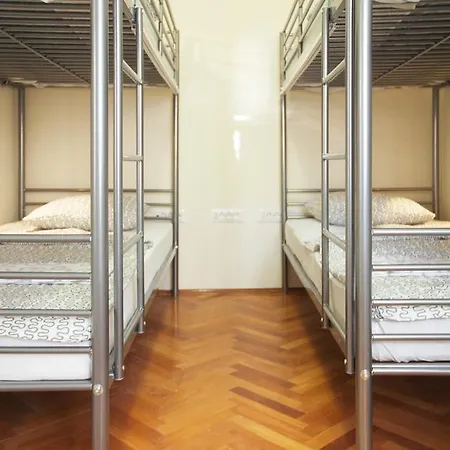 Yeti Hostal *