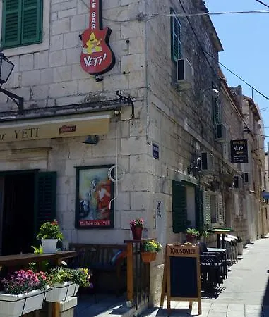 Yeti Hostal Makarska